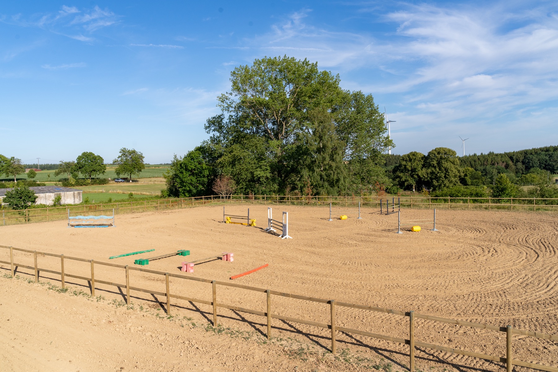 Carrière extérieure de saut d'obstacles
